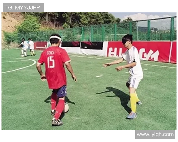 从剪刀石头布到绿茵场的传奇之路揭秘足球明星的成长历程