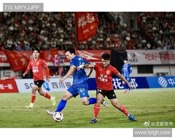 成都足球队在城市联赛中以80分高居榜首展现强劲实力